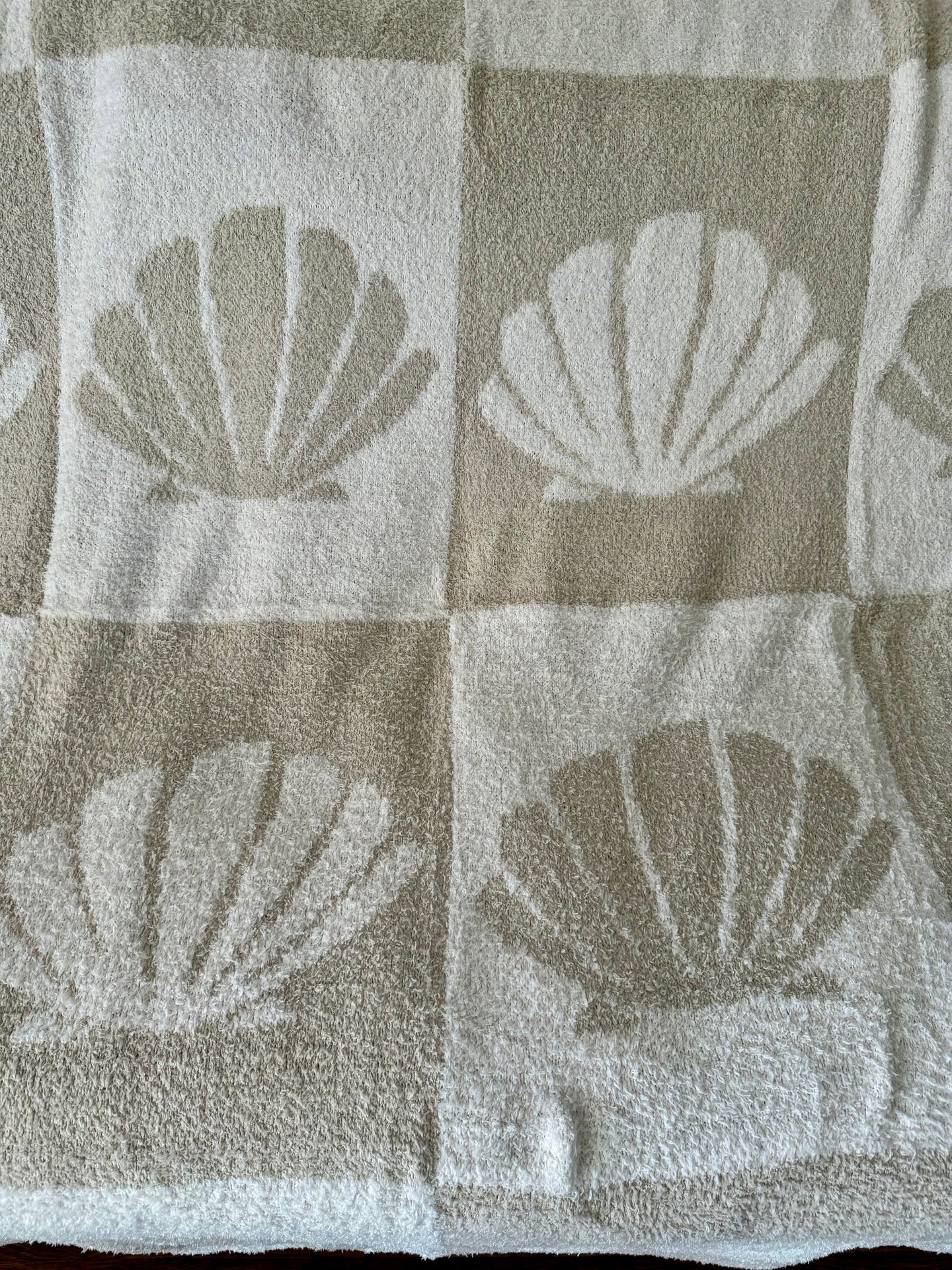 Sundream - ShellCheck Plush Throw - Sand + Tan