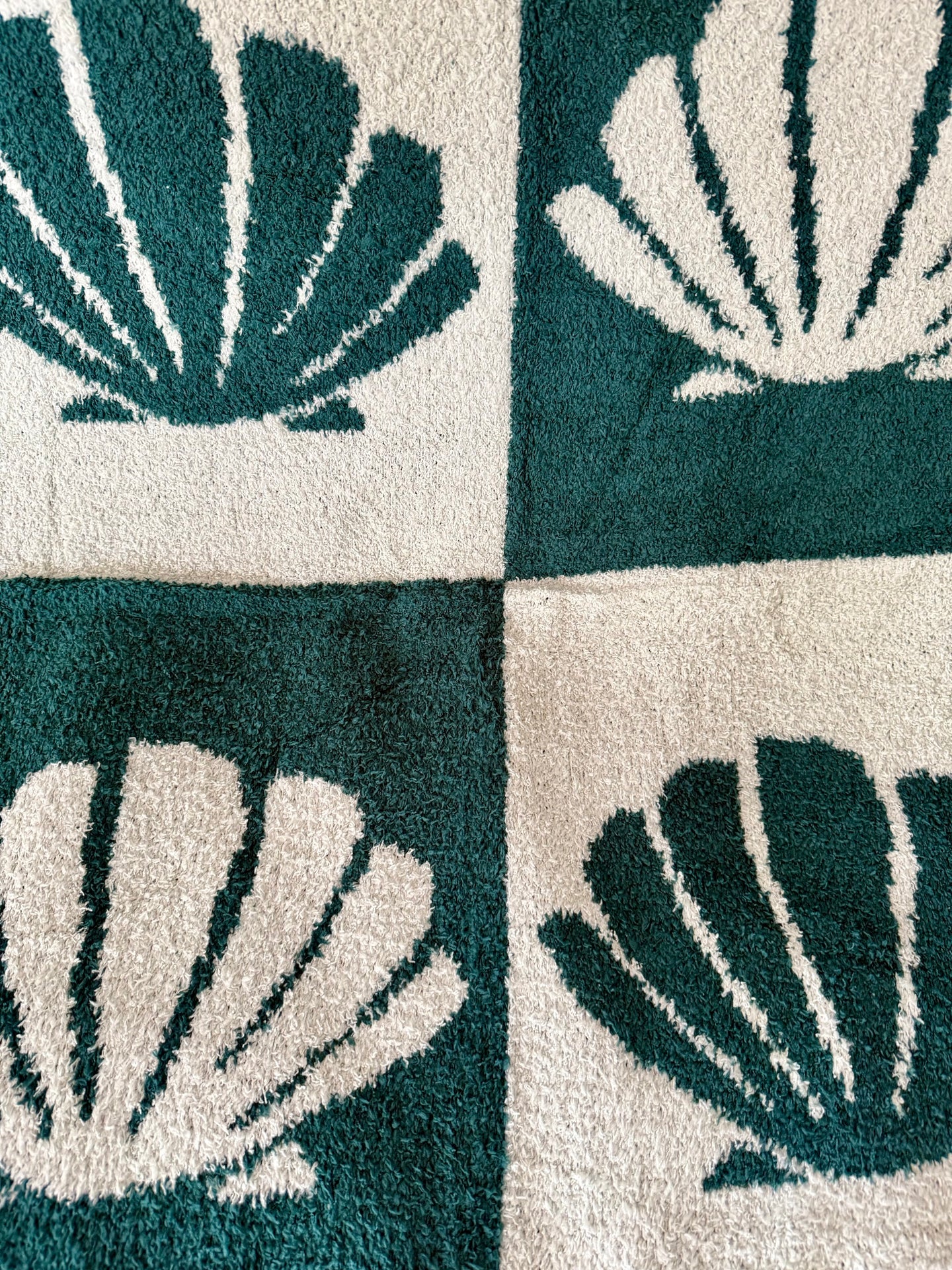 Sundream - ShellCheck Plush Throw - Seaglass