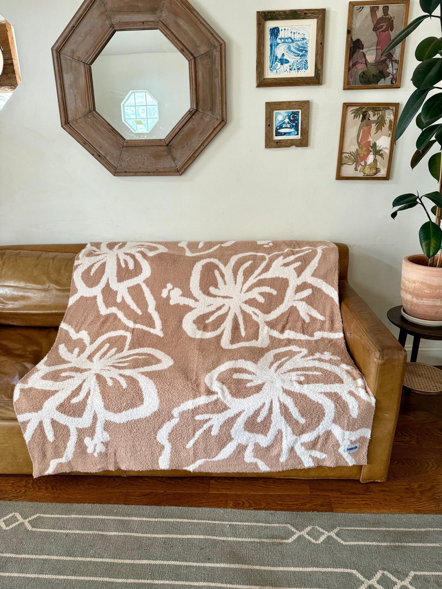Sundream - Hibiscus Plush Throw - Dune
