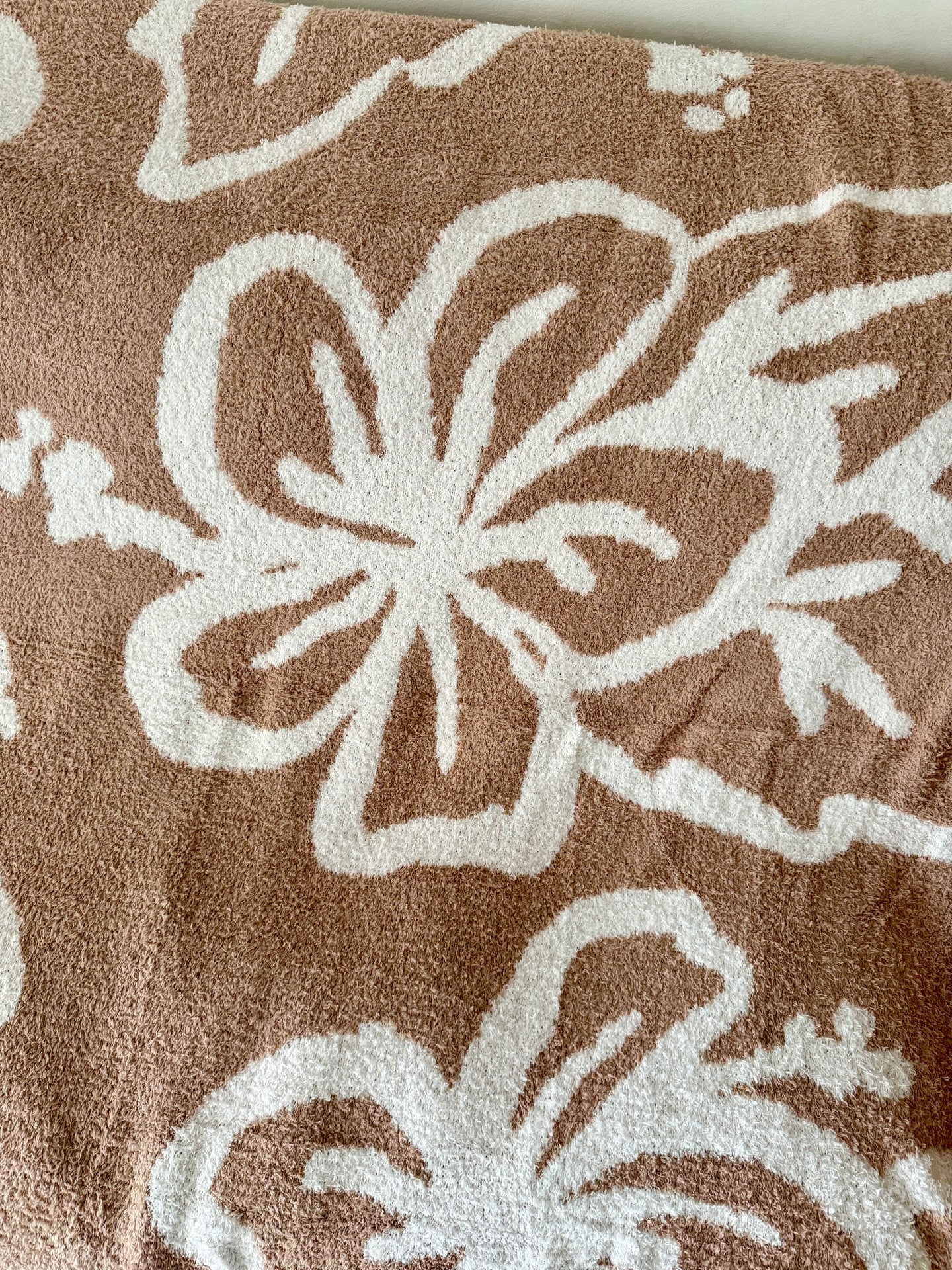 Sundream - Hibiscus Plush Throw - Dune