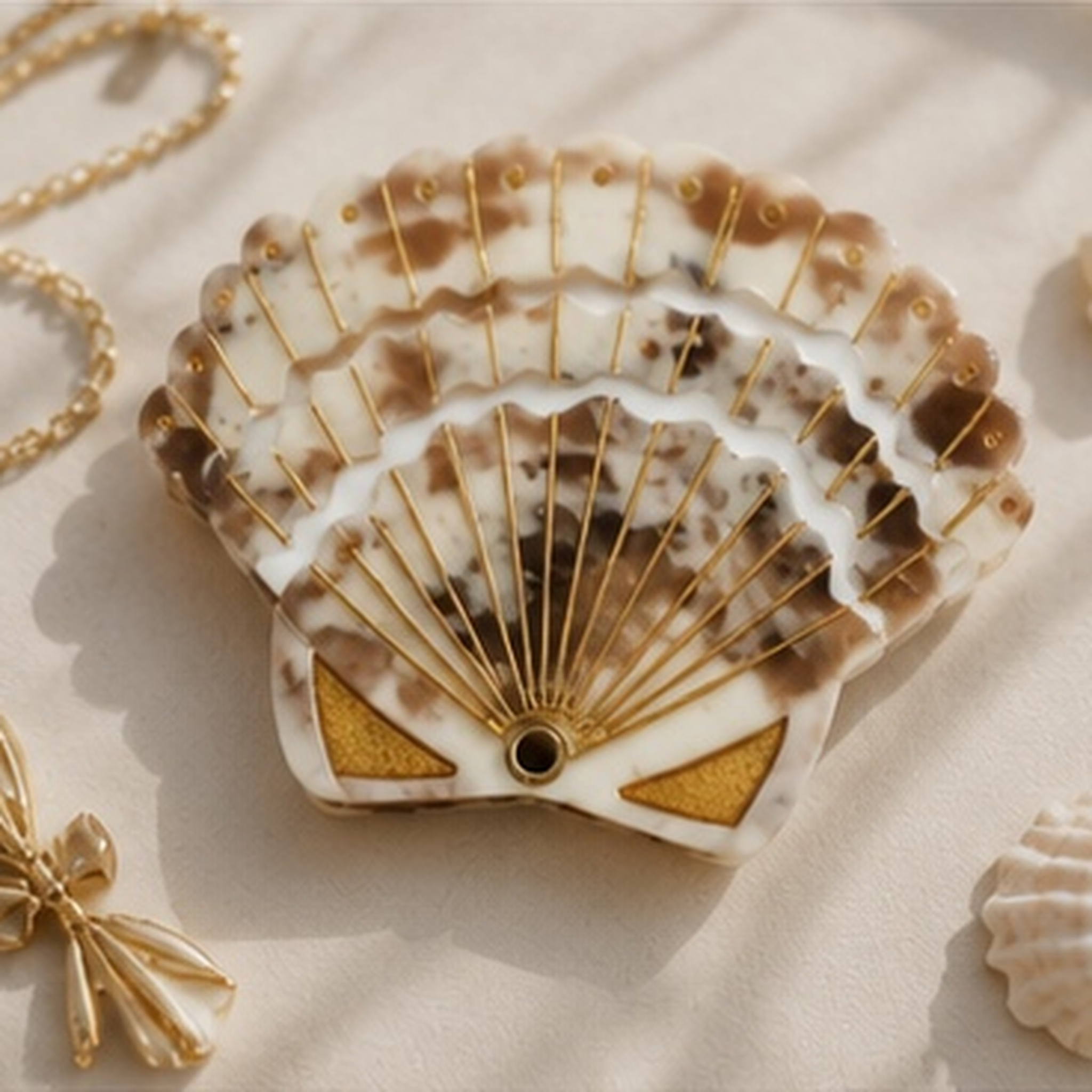 Beachly - The Coastal Glow Compact Mirror