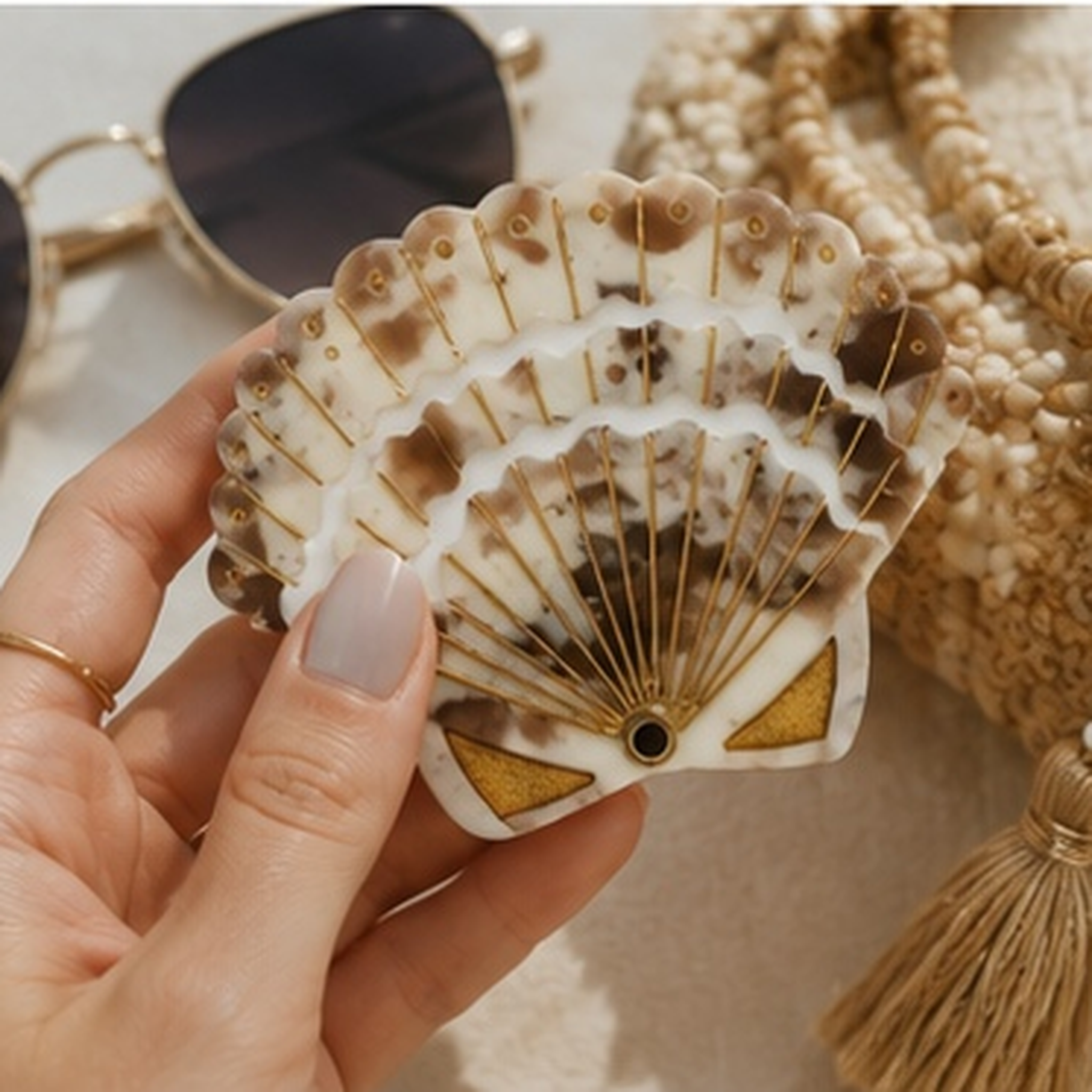 Beachly - The Coastal Glow Compact Mirror