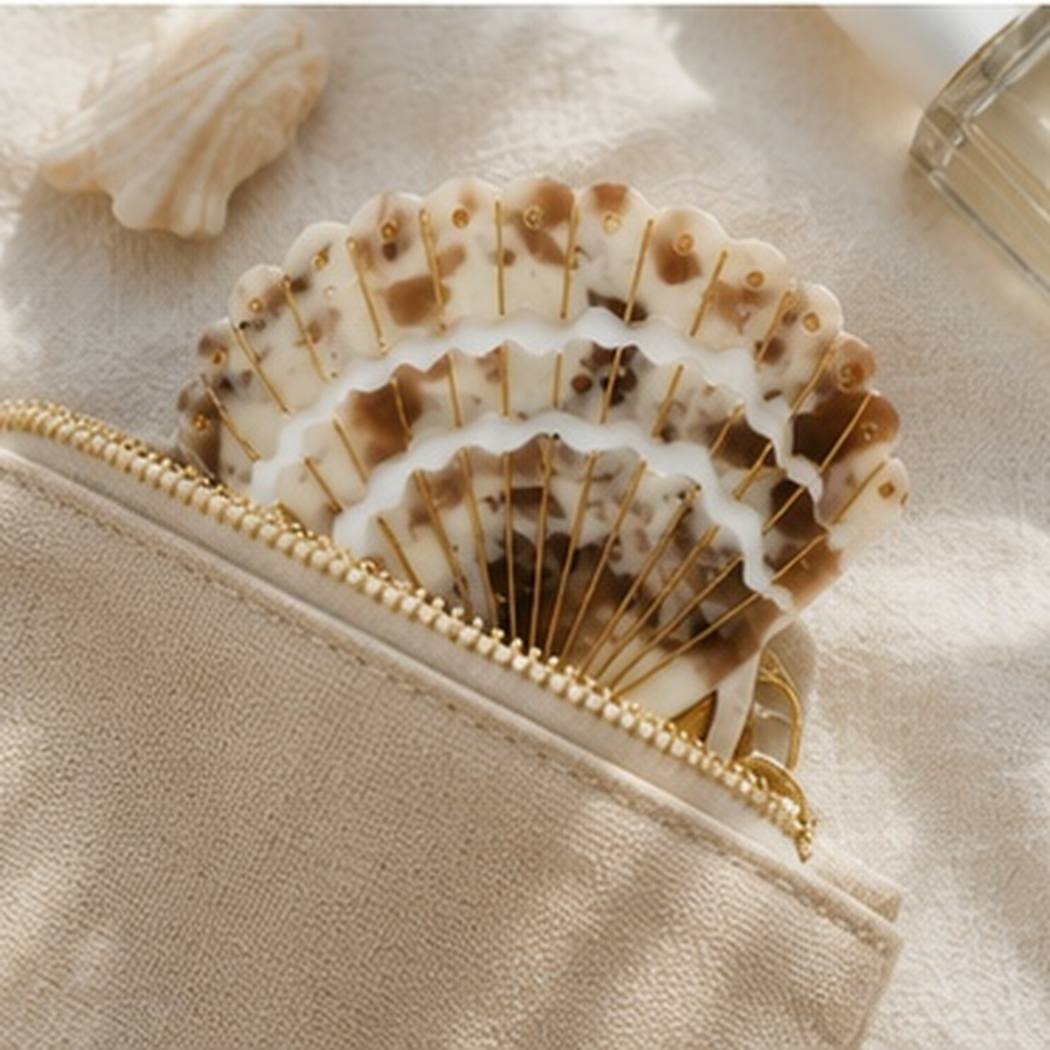 Beachly - The Coastal Glow Compact Mirror