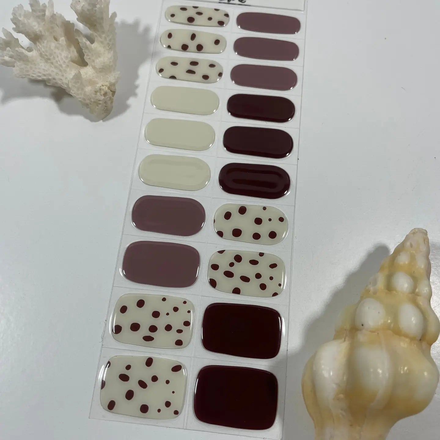 Iwi Nails - Pūpū Hinuhinu Collection: Pūpū Pōniuniu 3 (Flea Cone)