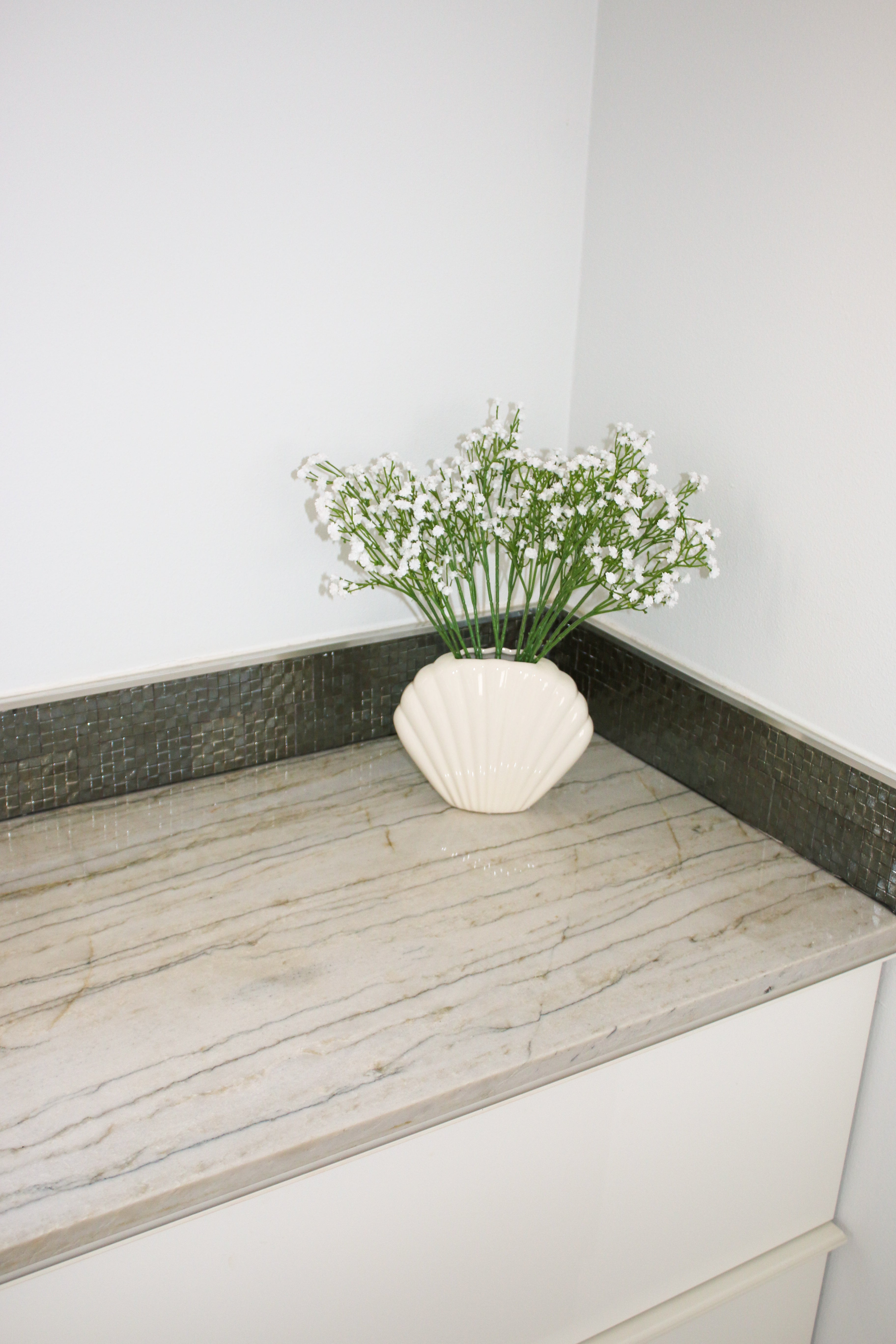 Beachly - The Seashell Serenity Vase - Cream