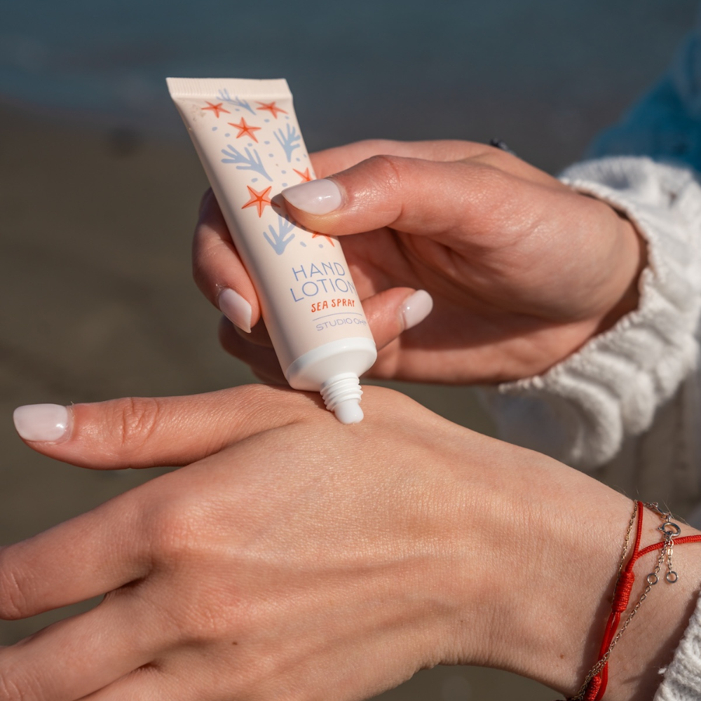 Studio Oh - The Sea Life Lip Balm & Hand Lotion Set (+)