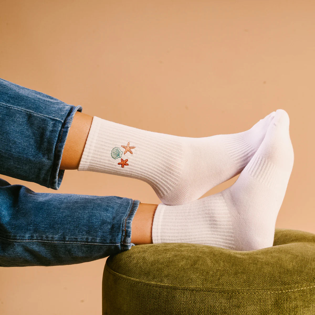 The Darling Effect - Seashells Embroidered Crew Socks