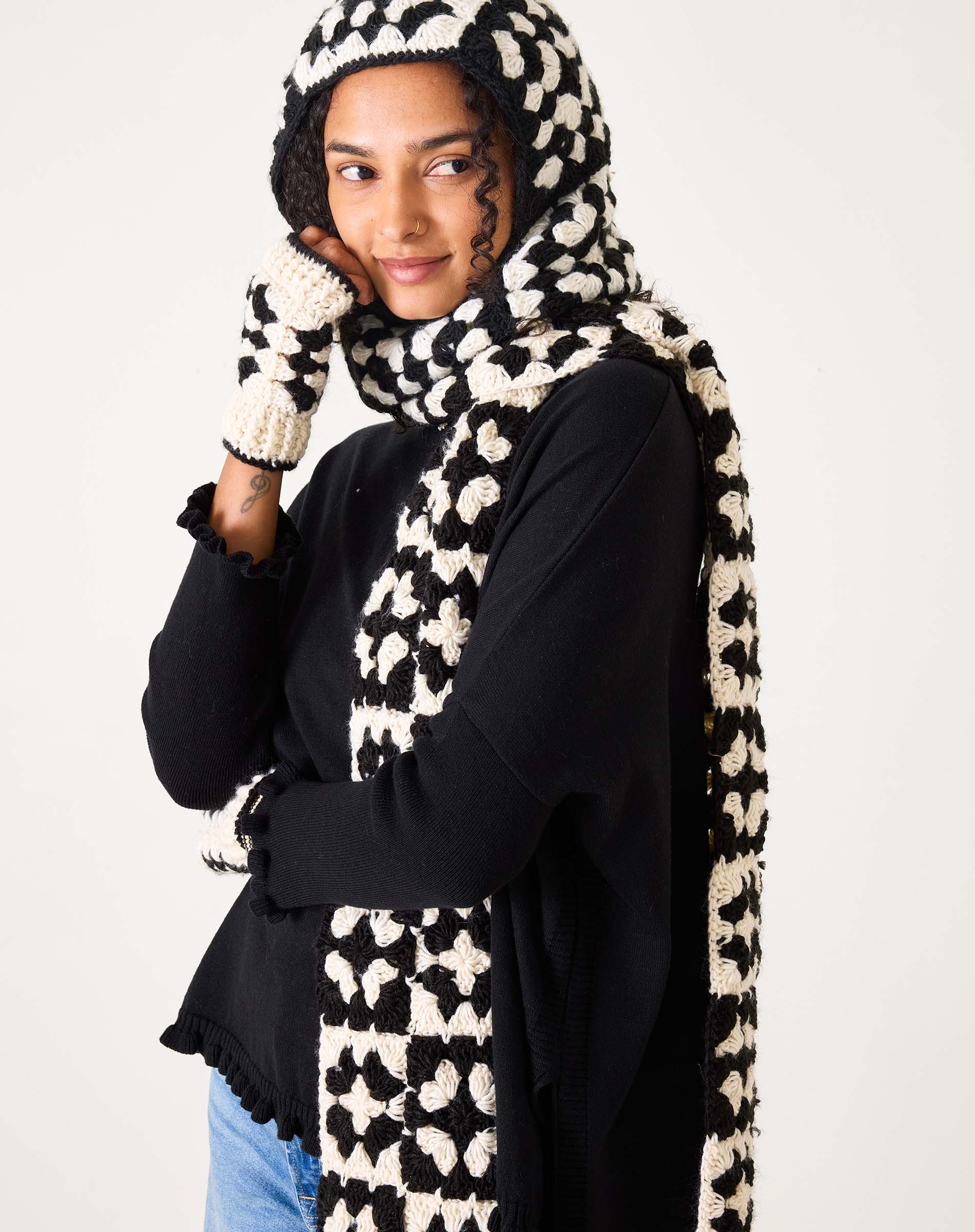 MerSea - La Paz Crochet Scarf - Cream/Black